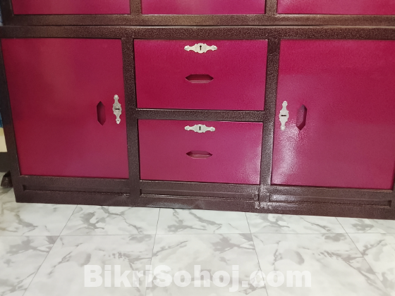 স্টিলের শোকেস